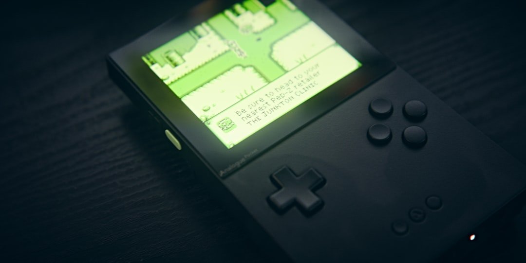 Console de videogame retrô em uma mesa de trabalho